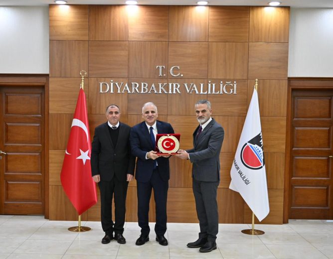 Emniyet Teşkilatı Sendikası Anadolu 2 Nolu Şube Başkanlığımızdan Diyarbakır Valimiz Sayın Murat ZORLUOĞLU’na Ziyaret