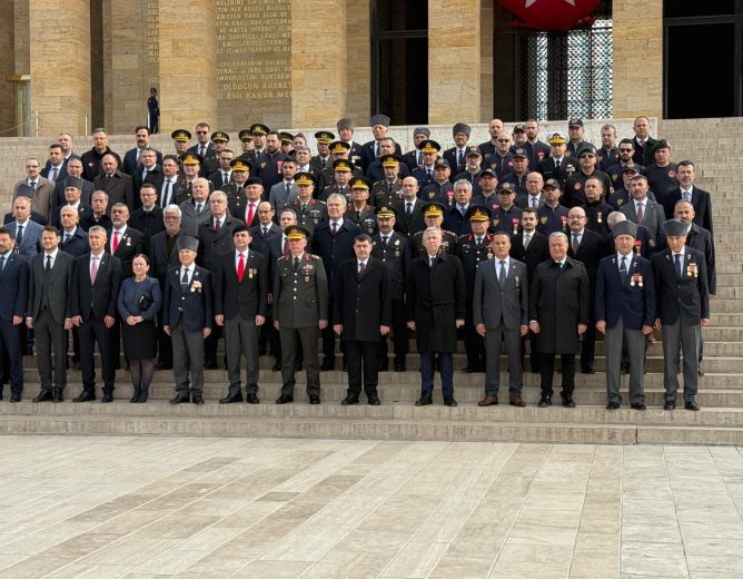 Emniyet Teşkilatı Sendikası ve EMŞAV olarak, tarihimizin en şanlı destanlarından biri olan 18 Mart Çanakkale Zaferi ve Şehitleri Anma Günü Vesilesiyle Bugün Bir Dizi Anlamlı Ziyaret Gerçekleştirdik
